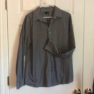 Gap Single Pocket Slim Fit Long Sleeve Button Down
